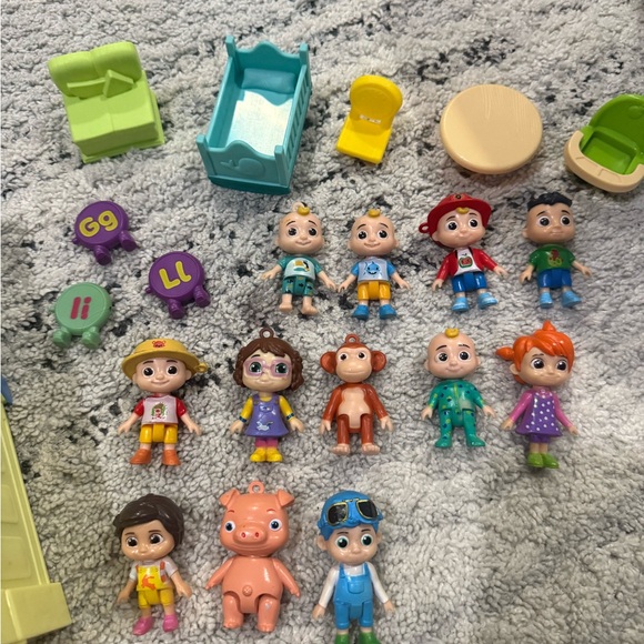 Cocomelon Family House Bundle - Picture 2 of 3